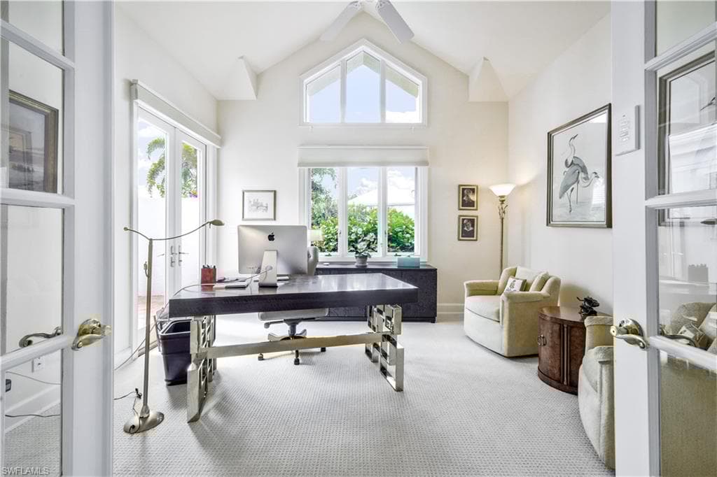 695 Ardmore Ln, Naples, FL 34108-34
