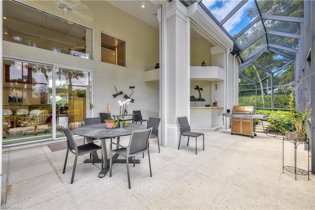 695 Ardmore Ln, Naples, FL 34108-36