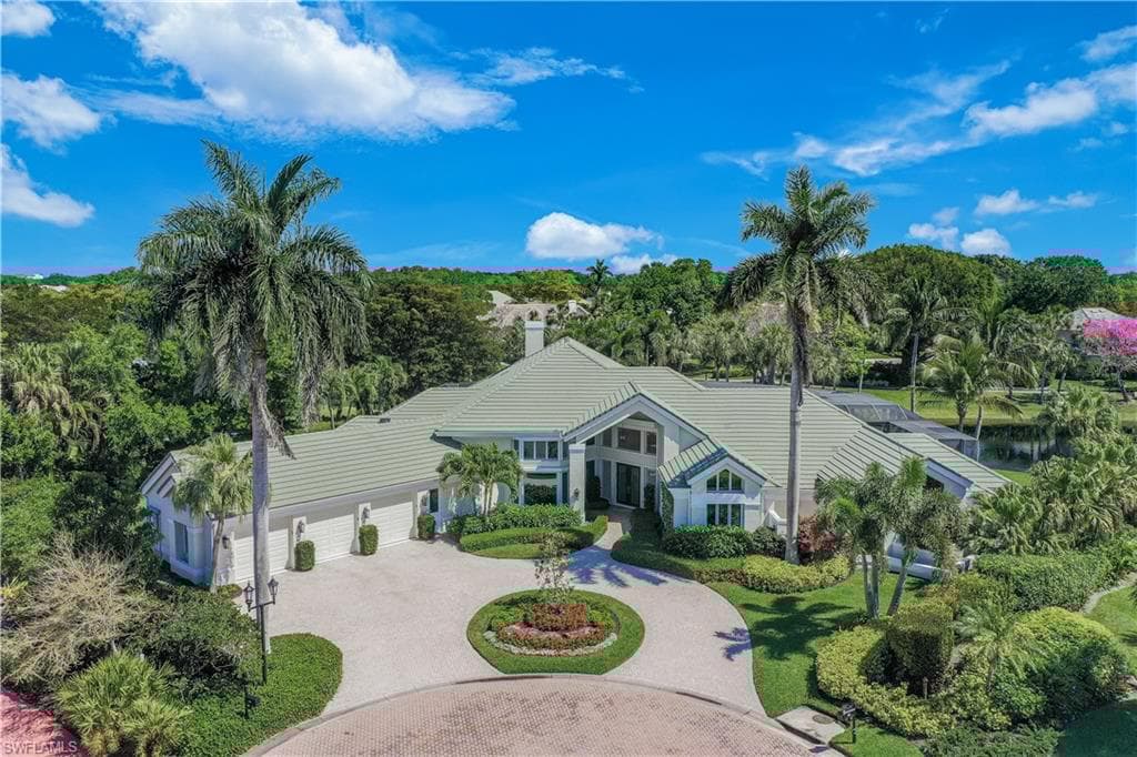 695 Ardmore Ln, Naples, FL 34108-3
