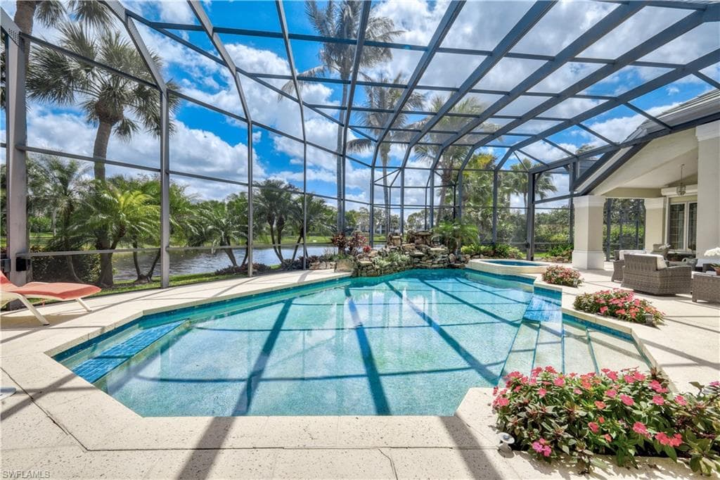 695 Ardmore Ln, Naples, FL 34108-40