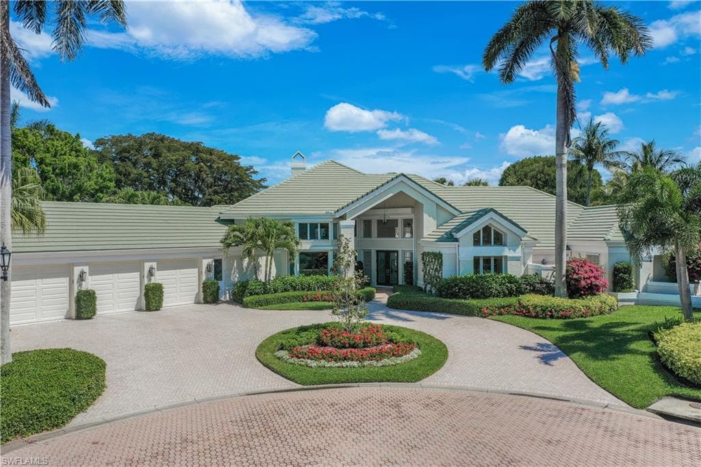 695 Ardmore Ln, Naples, FL 34108-4