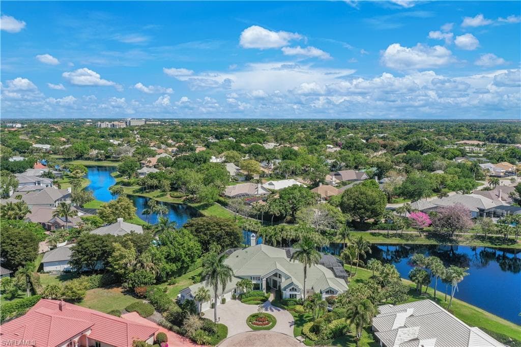 695 Ardmore Ln, Naples, FL 34108-49