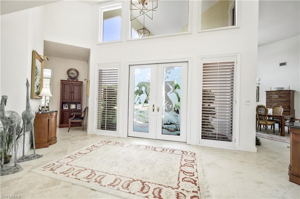 695 Ardmore Ln, Naples, FL 34108-5