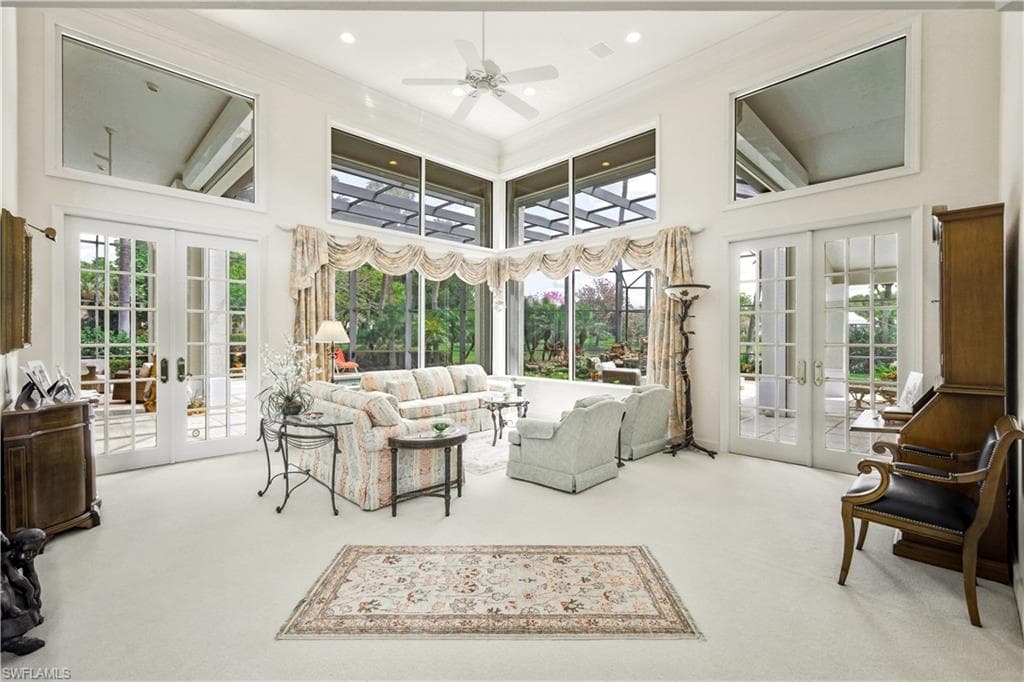 695 Ardmore Ln, Naples, FL 34108-7