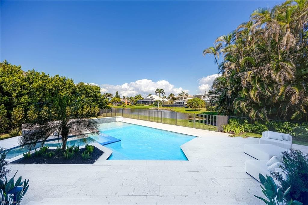4112 Willowhead Way, Naples, FL 34103-9