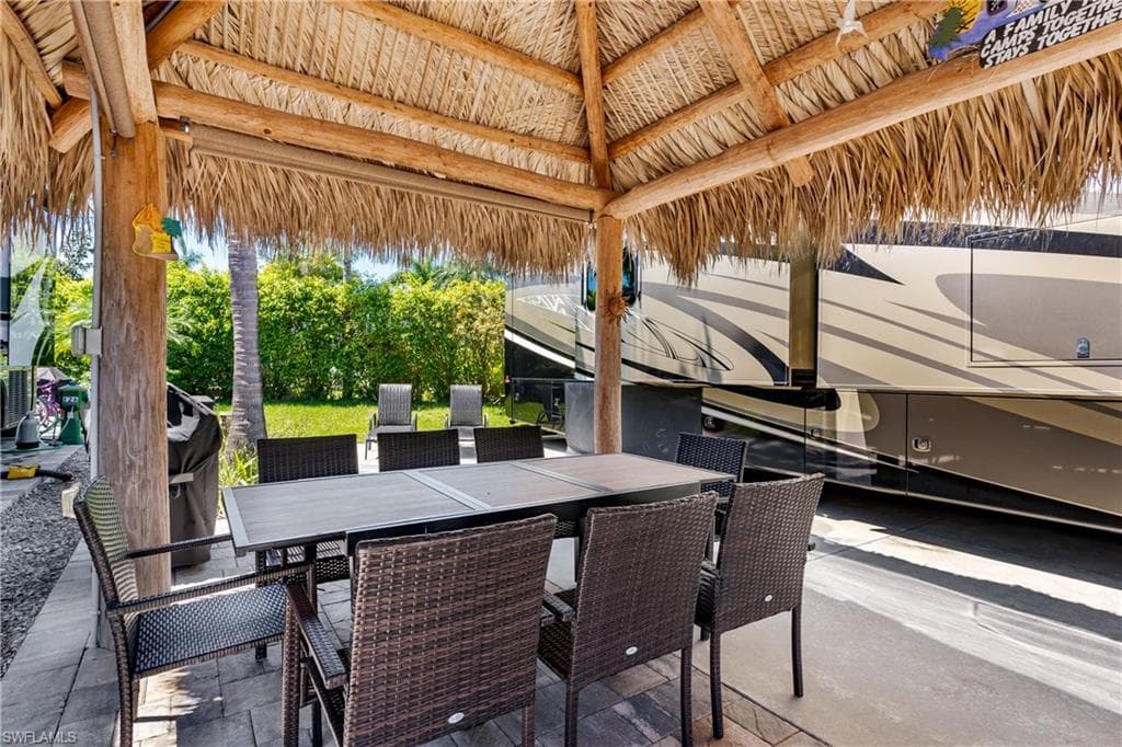 13589 Snapper Ln, Naples, FL 34114-9