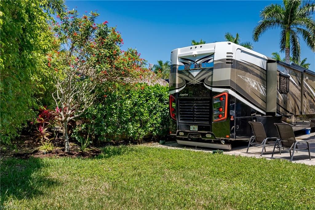 13589 Snapper Ln, Naples, FL 34114-15