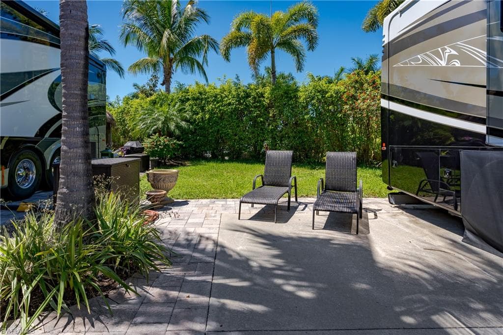 13589 Snapper Ln, Naples, FL 34114-18