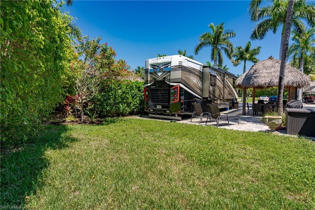 13589 Snapper Ln, Naples, FL 34114-19