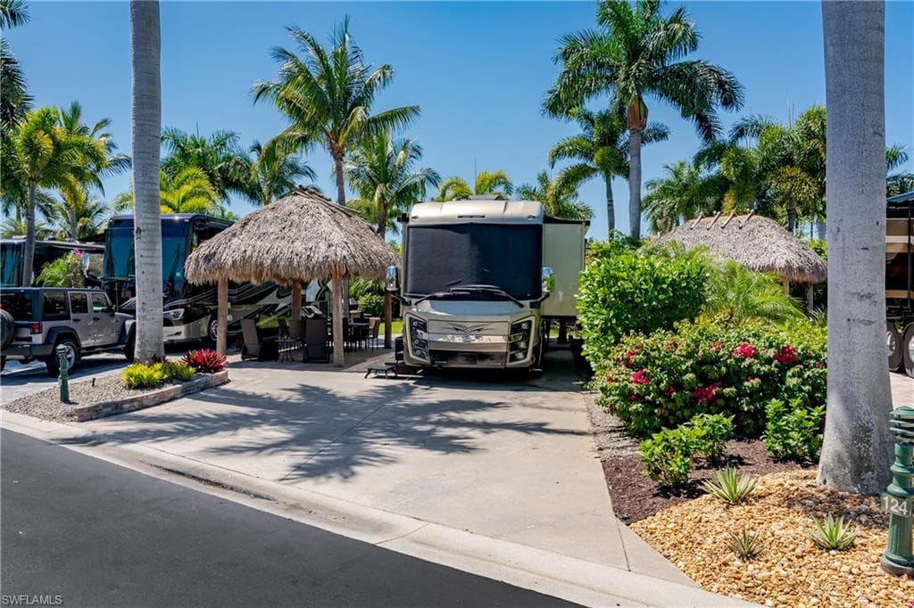 13589 Snapper Ln, Naples, FL 34114-3