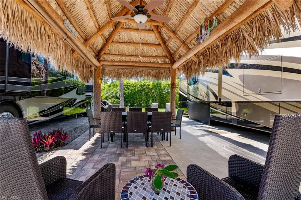 13589 Snapper Ln, Naples, FL 34114-8