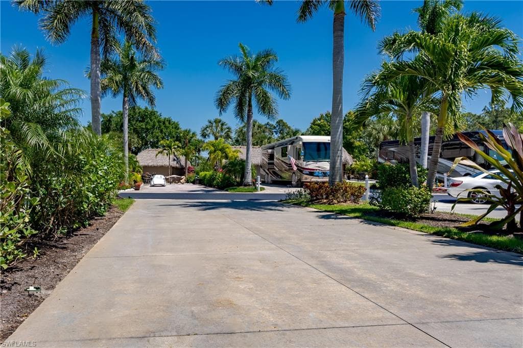 13584 Snook Cir, Naples, FL 34114-14