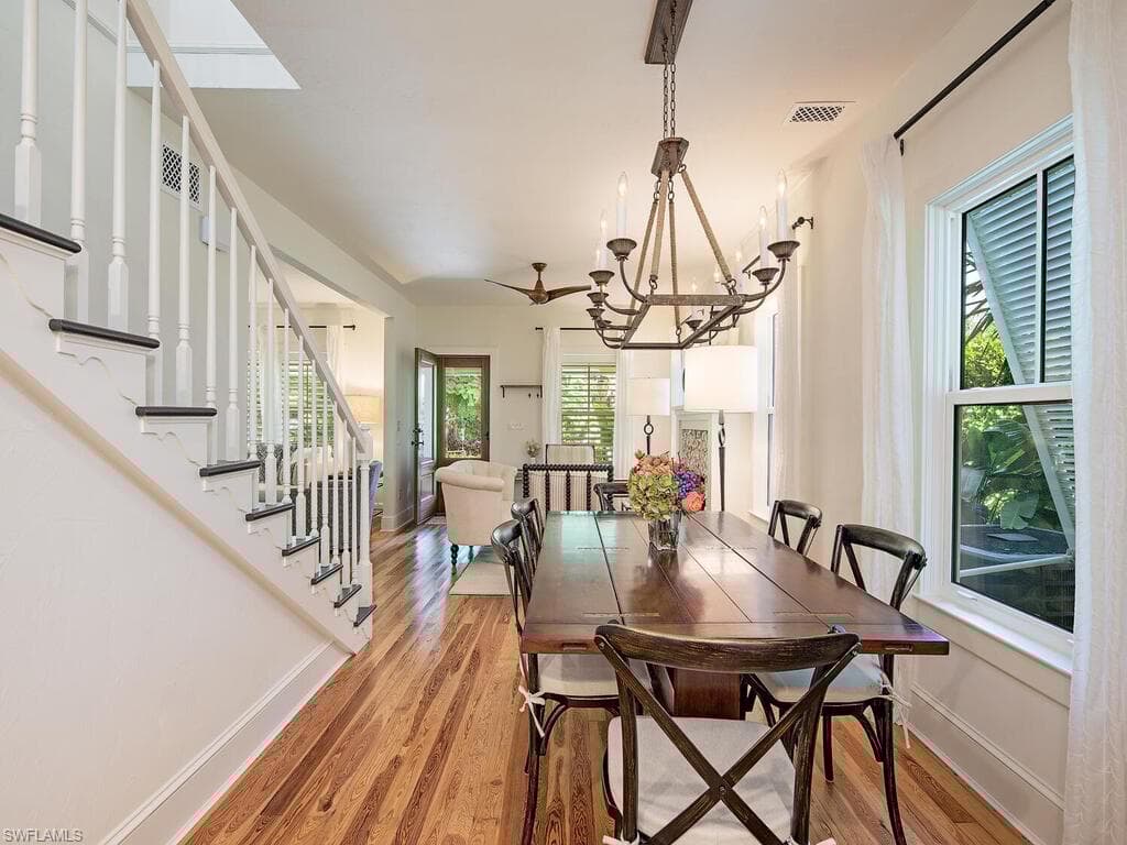 680 8th Ave S, Naples, FL 34102-9