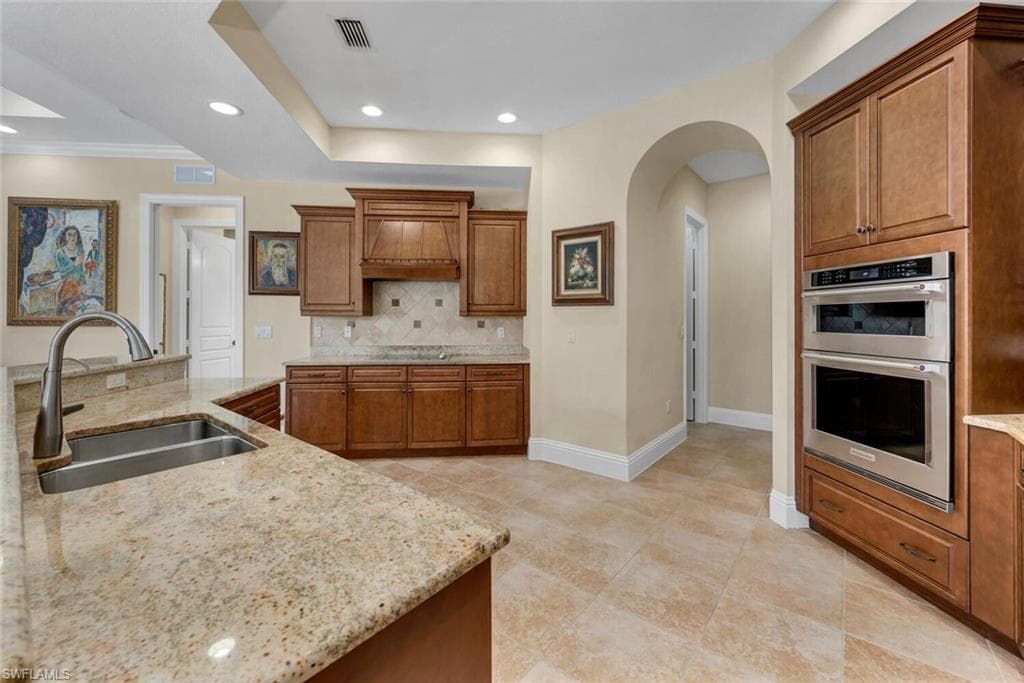 1015 Tivoli Dr, Naples, FL 34104-8