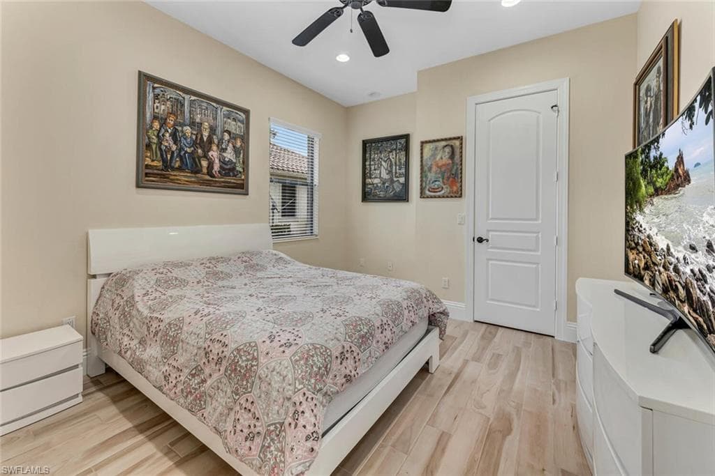 1015 Tivoli Dr, Naples, FL 34104-16