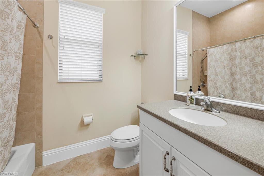 1015 Tivoli Dr, Naples, FL 34104-17