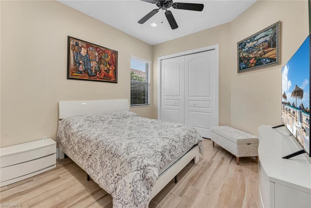 1015 Tivoli Dr, Naples, FL 34104-18