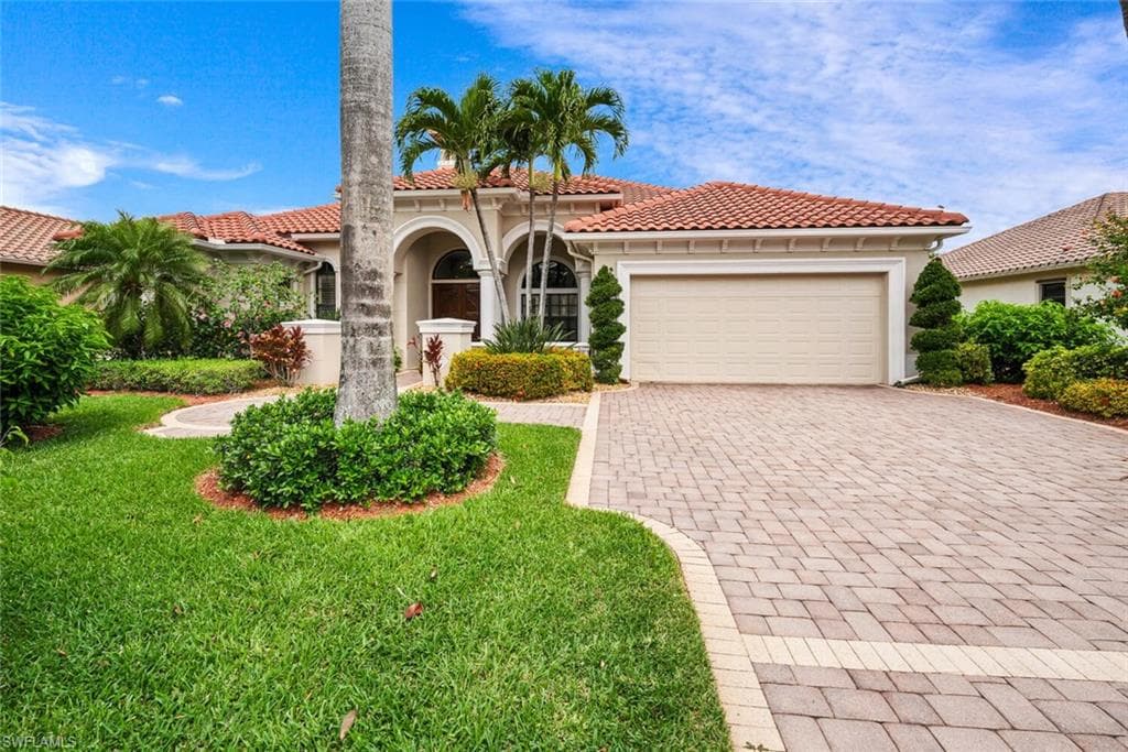 1015 Tivoli Dr, Naples, FL 34104-3