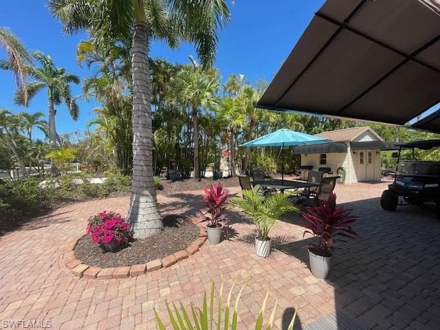 4842 Southern Breeze Dr, Naples, FL 34114-9