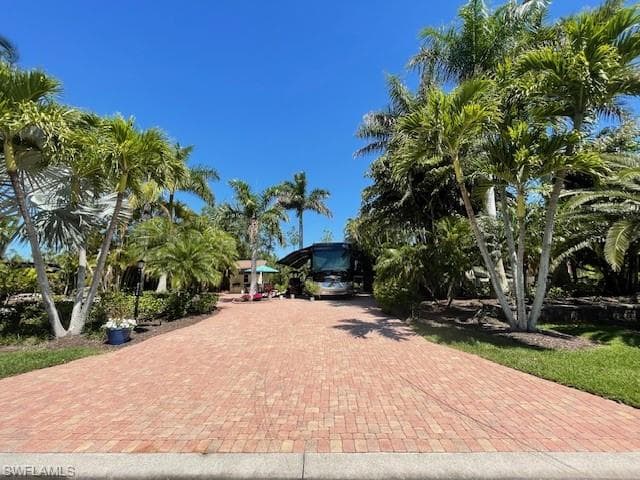 4842 Southern Breeze Dr, Naples, FL 34114-5