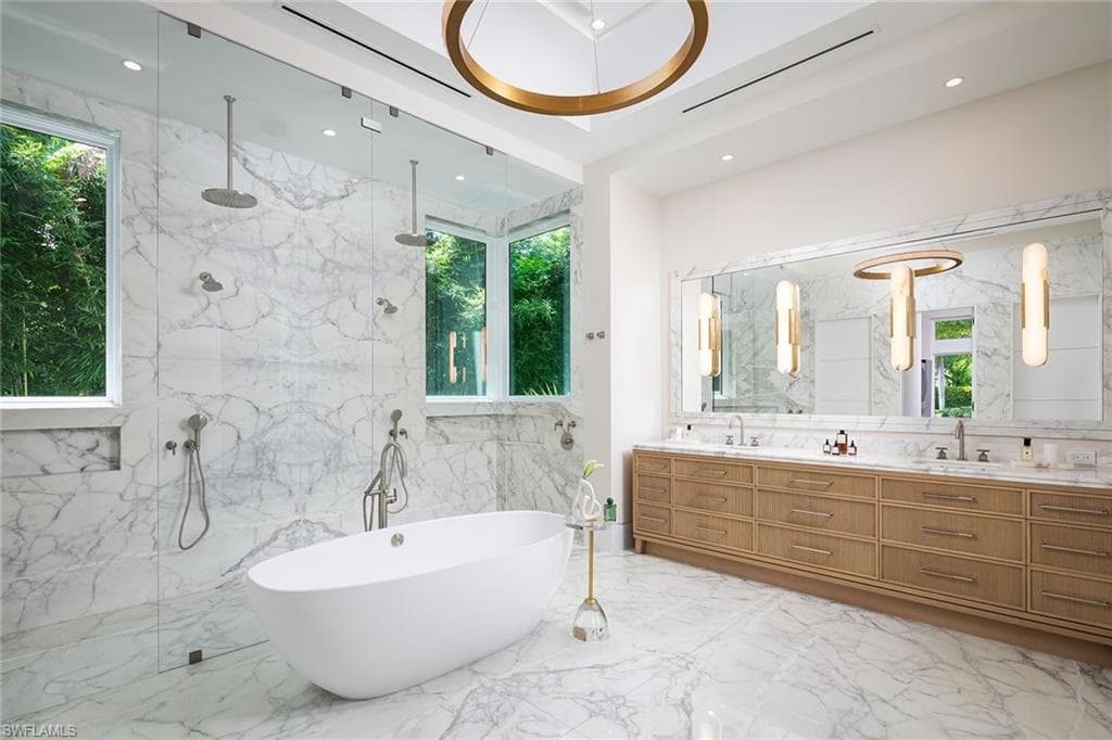 584 Banyan Blvd, Naples, FL 34102-23