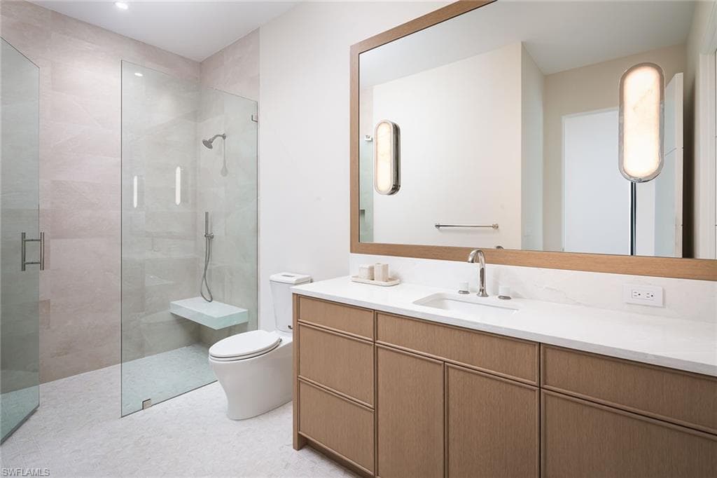 584 Banyan Blvd, Naples, FL 34102-32