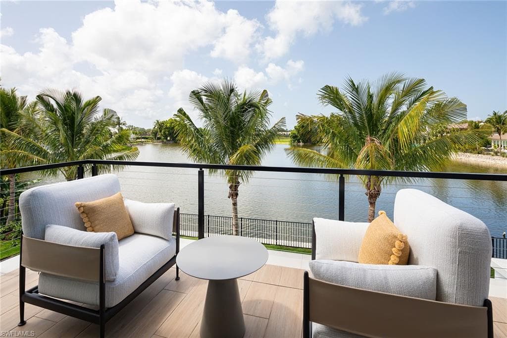 584 Banyan Blvd, Naples, FL 34102-39
