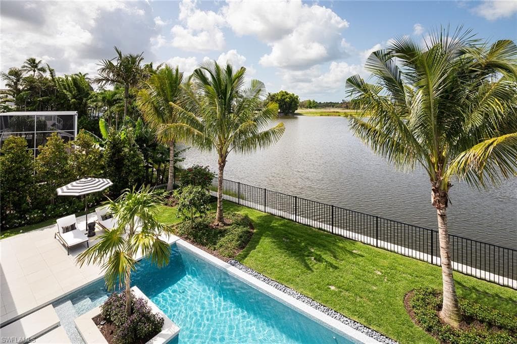 584 Banyan Blvd, Naples, FL 34102-41