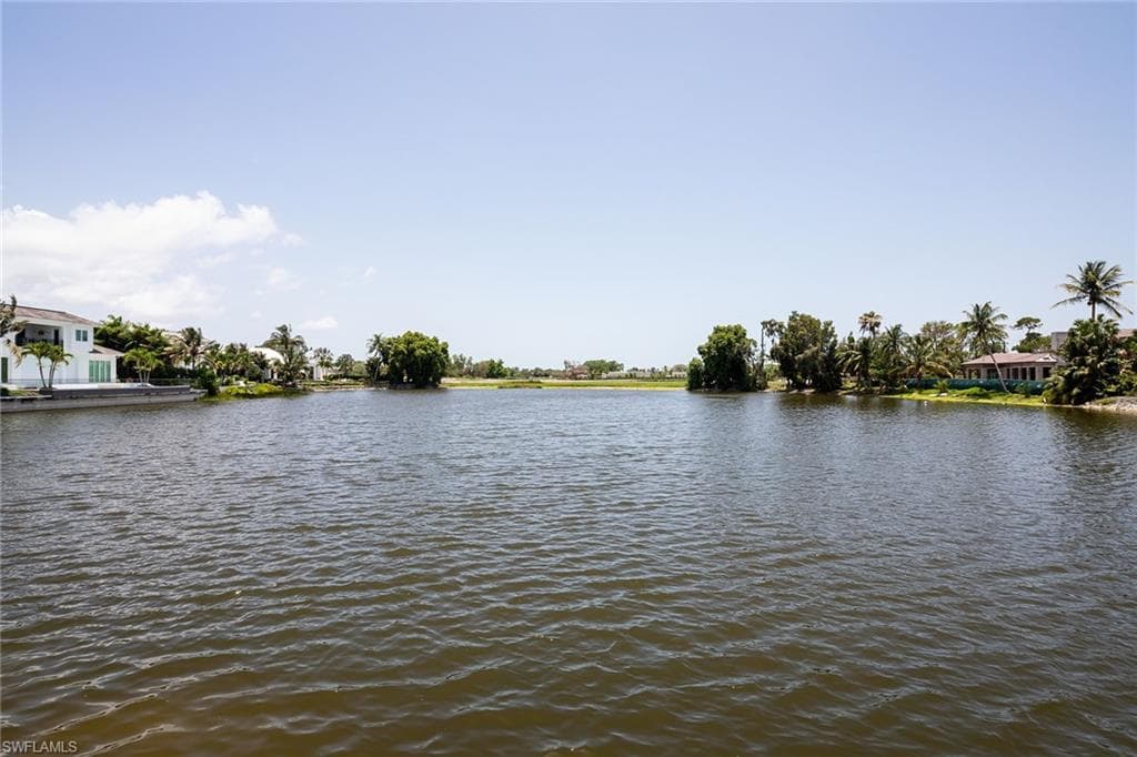 584 Banyan Blvd, Naples, FL 34102-42