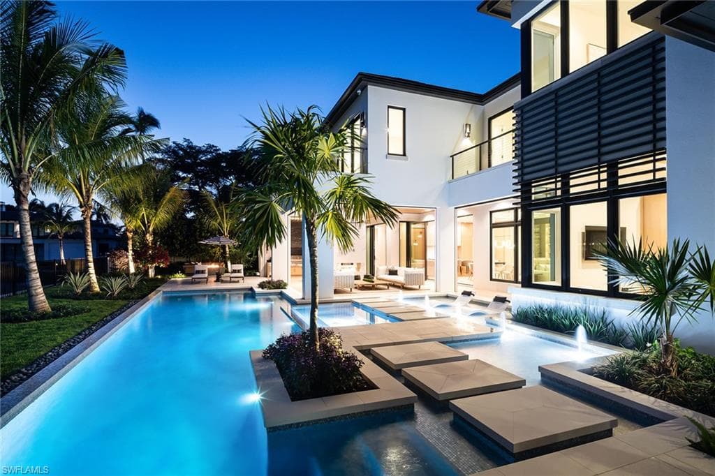 584 Banyan Blvd, Naples, FL 34102-47