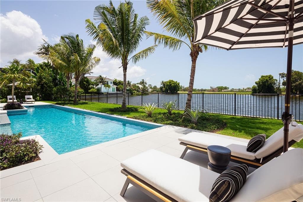 584 Banyan Blvd, Naples, FL 34102-48
