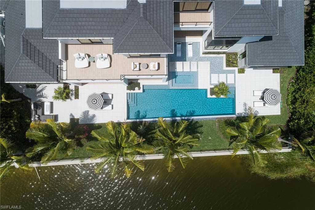 584 Banyan Blvd, Naples, FL 34102-49