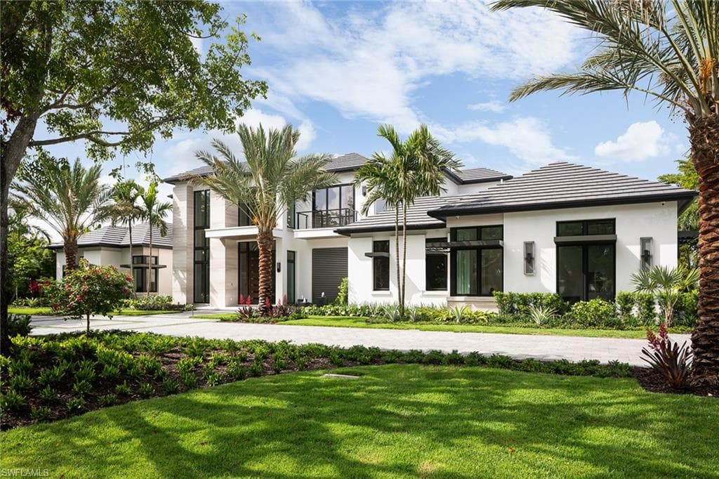 584 Banyan Blvd, Naples, FL 34102-50