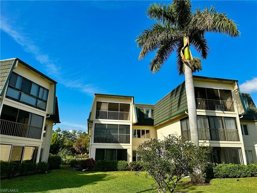 1712 Bald Eagle Dr 1712a, Naples, FL 34105-7