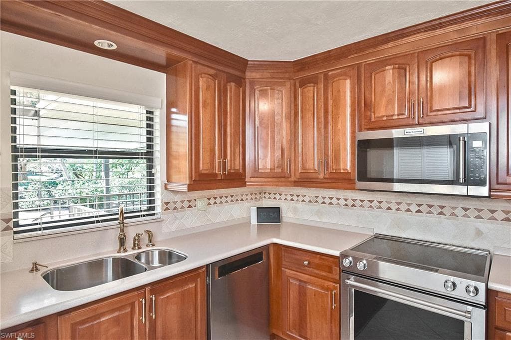 1100 9th St S C102, Naples, FL 34102-9