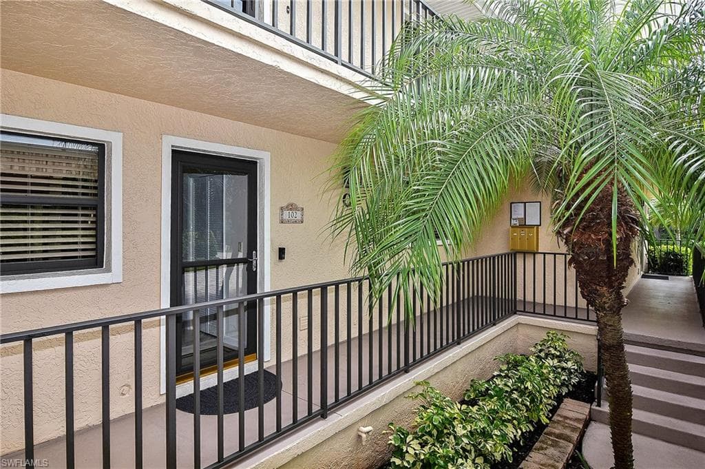 1100 9th St S C102, Naples, FL 34102-6