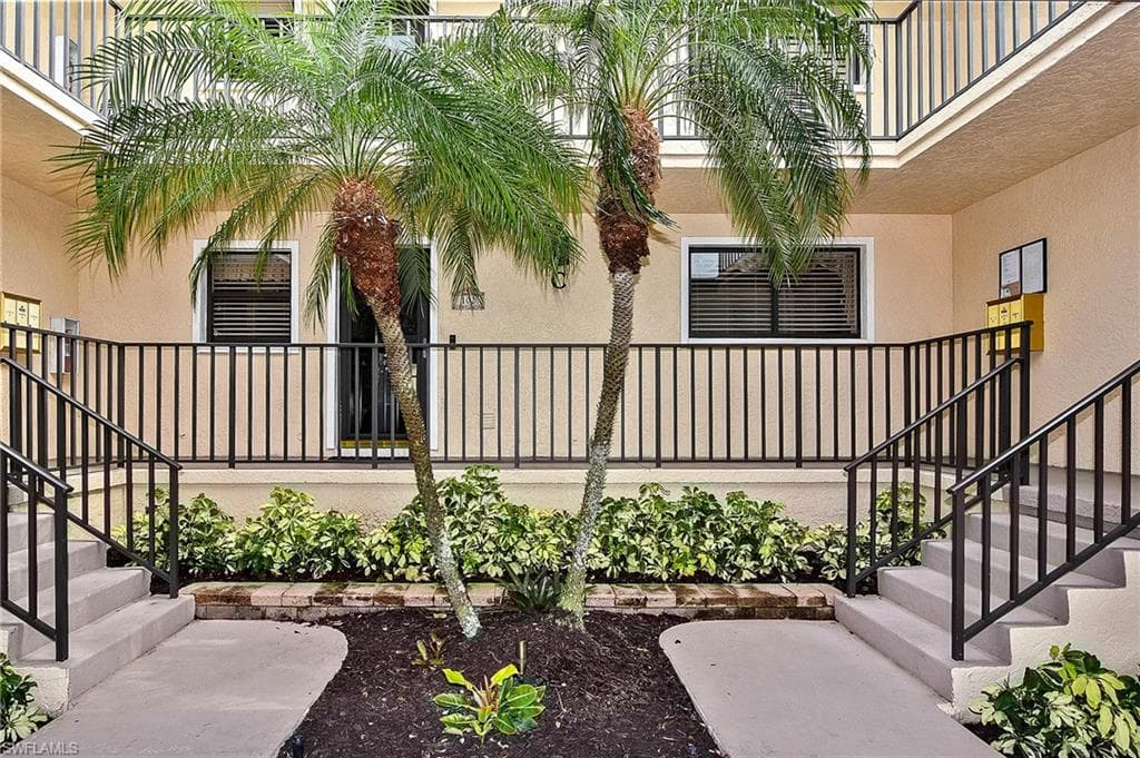 1100 9th St S C102, Naples, FL 34102-7