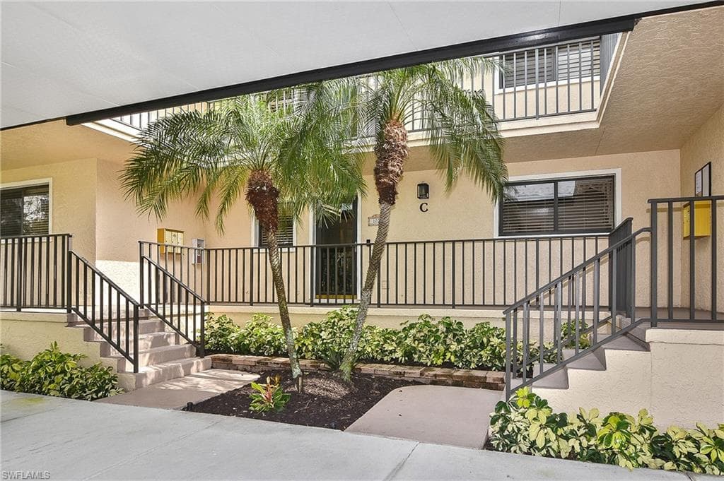 1100 9th St S C102, Naples, FL 34102-8