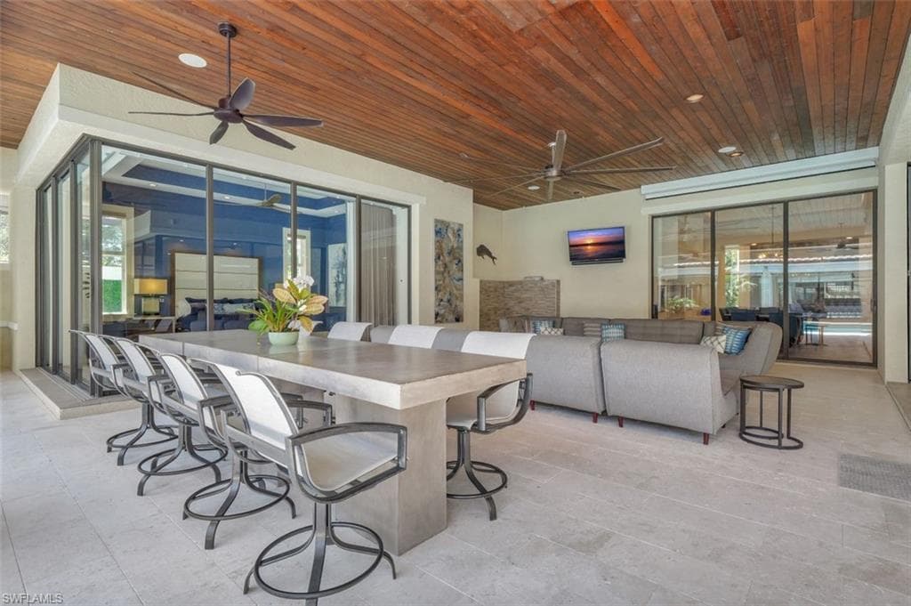 656 Hickory Rd, Naples, FL 34108-14