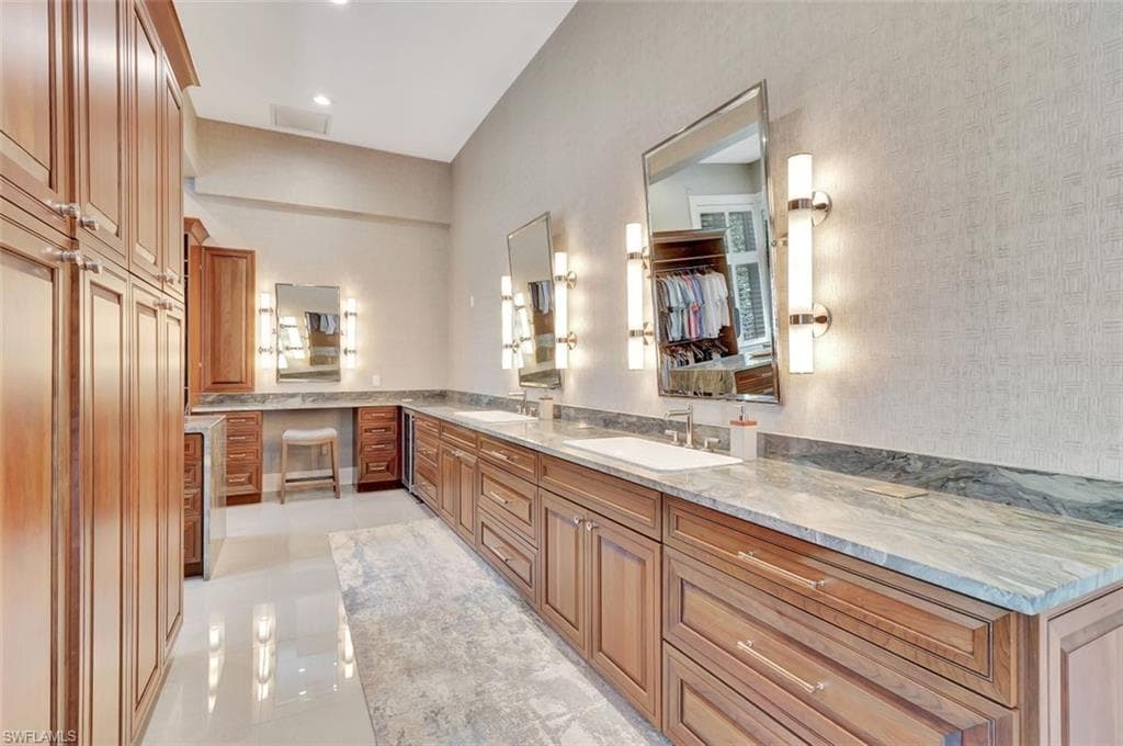 656 Hickory Rd, Naples, FL 34108-17