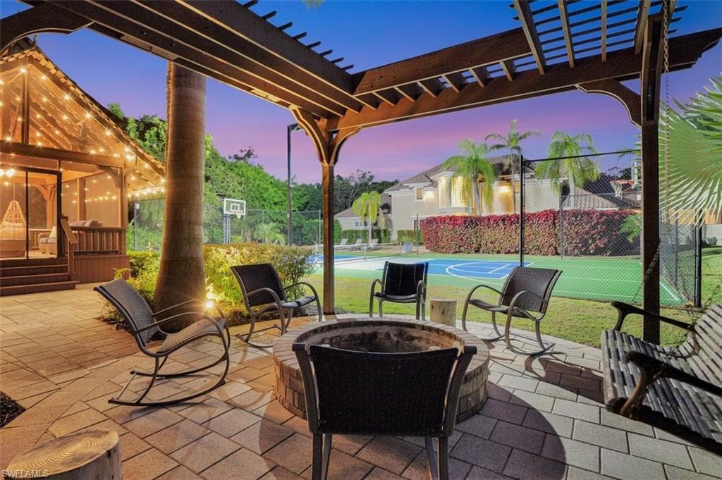 656 Hickory Rd, Naples, FL 34108-24