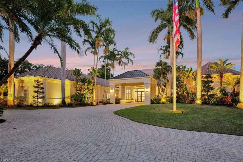 656 Hickory Rd, Naples, FL 34108-2