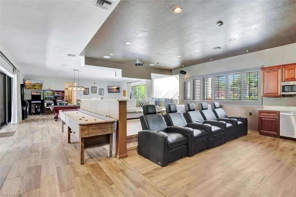 656 Hickory Rd, Naples, FL 34108-29