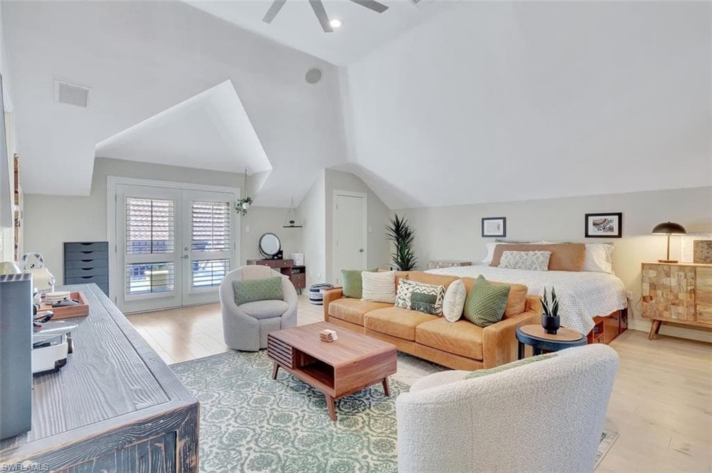 656 Hickory Rd, Naples, FL 34108-32