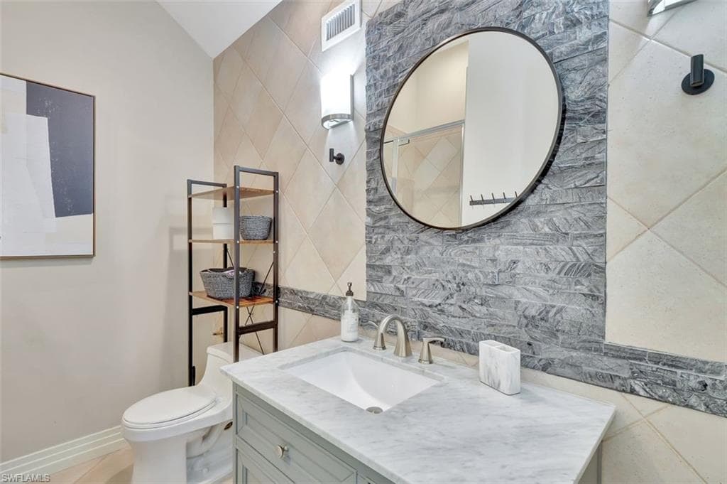 656 Hickory Rd, Naples, FL 34108-33