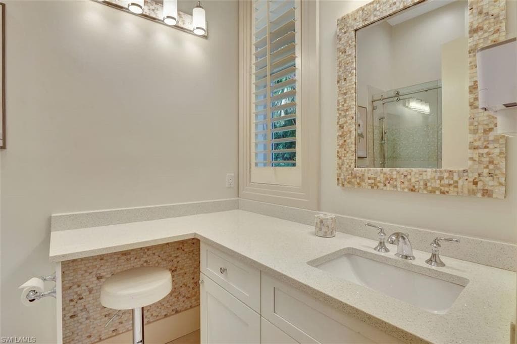656 Hickory Rd, Naples, FL 34108-38