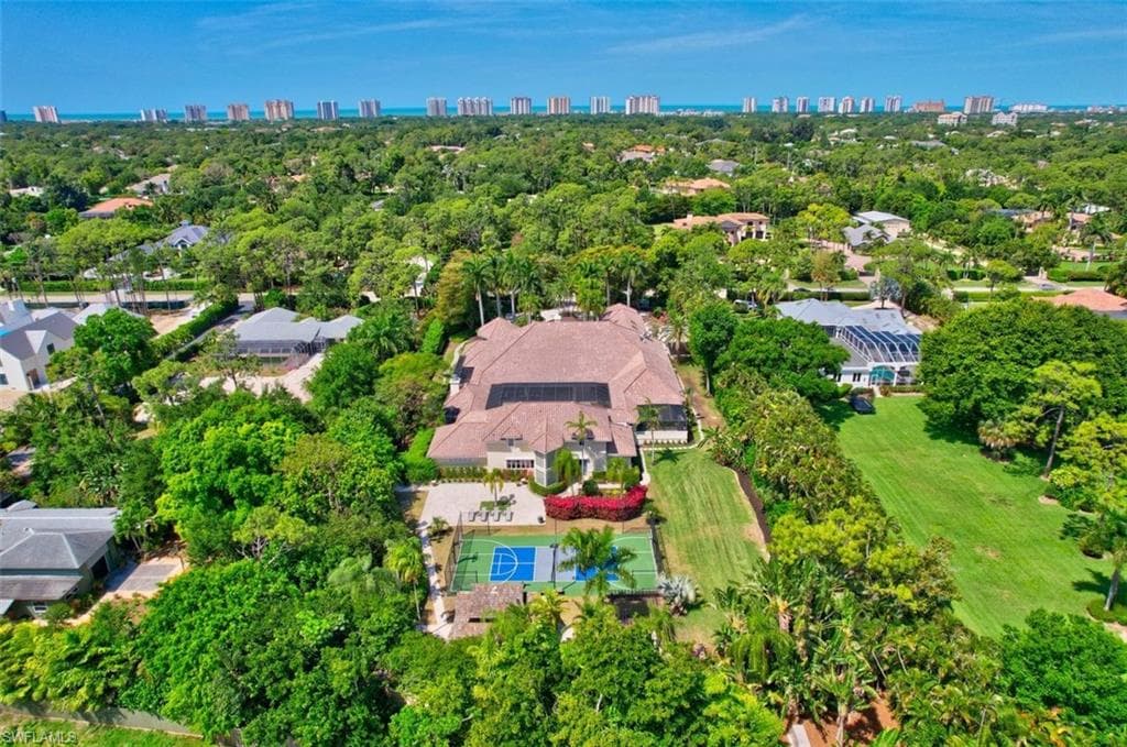 656 Hickory Rd, Naples, FL 34108-3