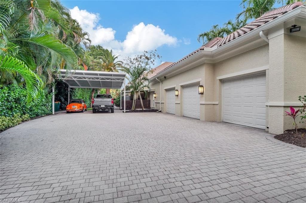 656 Hickory Rd, Naples, FL 34108-42