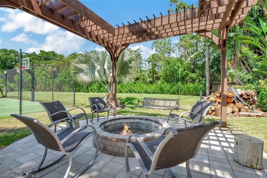 656 Hickory Rd, Naples, FL 34108-46