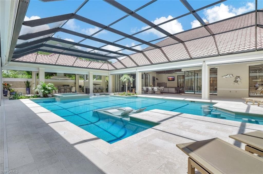 656 Hickory Rd, Naples, FL 34108-4